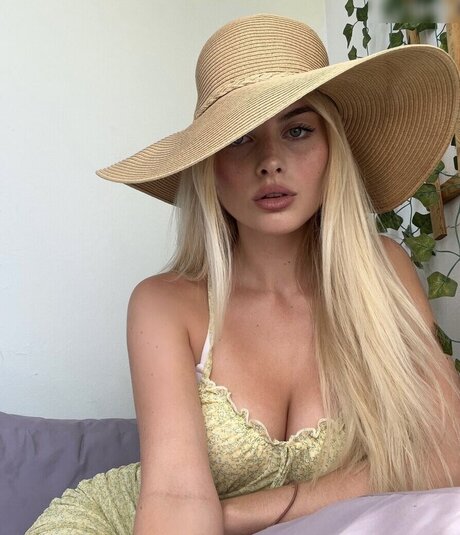 Jellina ホットなポルノスター 写真