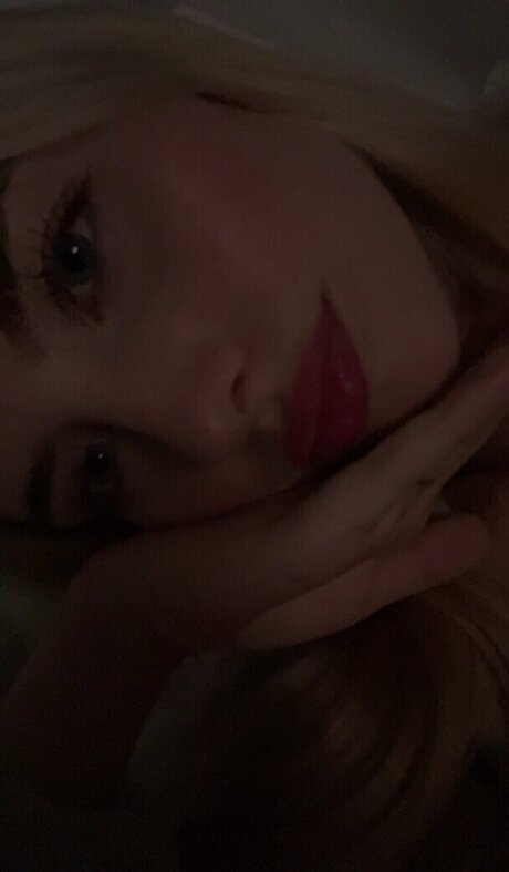 Jellina スター ヌード 画像