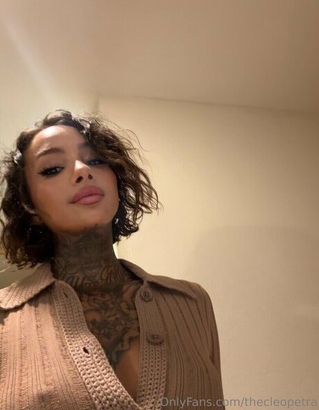 Cleo Petra セックスモデル 写真