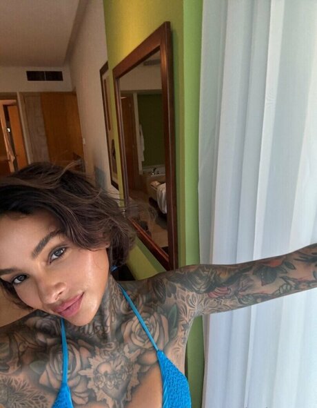 巨乳カップルオンリーファンズ ポルノ 写真