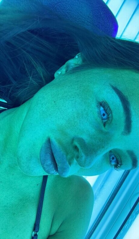 Ciara Wilmot ポルノスター ヌード 写真