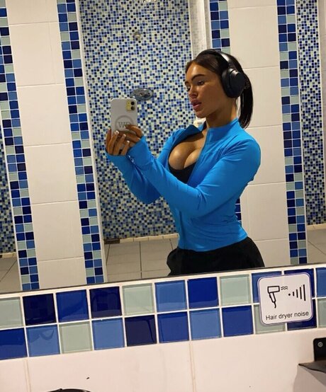 Ciara Wilmot エロティックモデル 写真