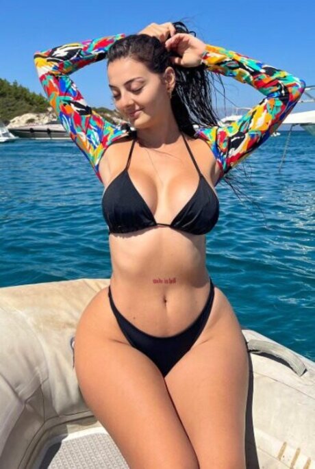 tanriverdinazlican セクシーモデル 写真