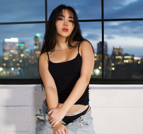 曲線美のランジェリーオンリーファンズ ホットxxx 写真