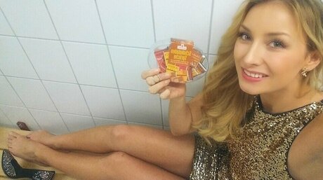 アニメオンリーファン セクシーヌード 写真