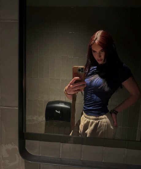 kikiofficial 美しいスター 写真