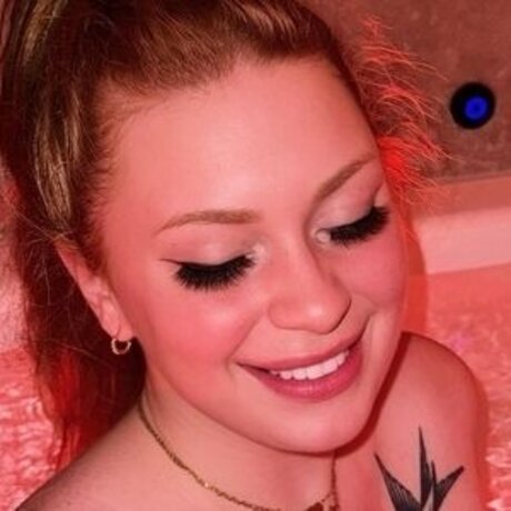 ブルネットのPOV オンリーファンズ ポルノ 画像