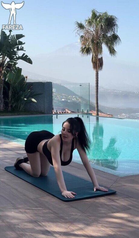 垂れ乳オンリーファンズ 無料 アーカイブ