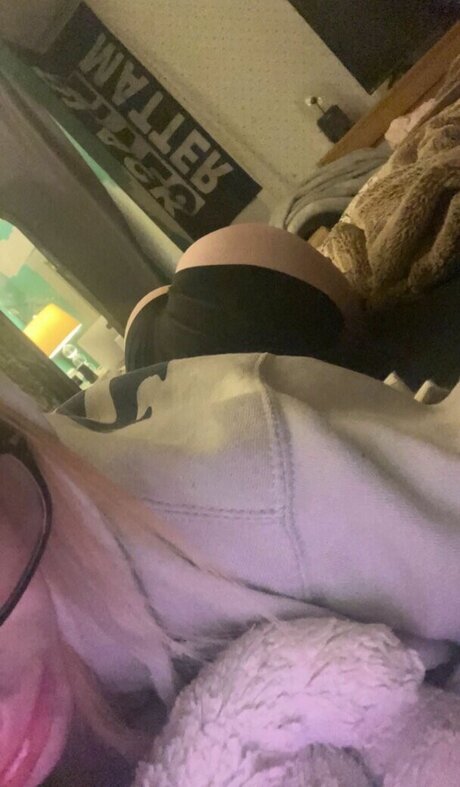 Emmy Moore 裸のポルノスター 写真