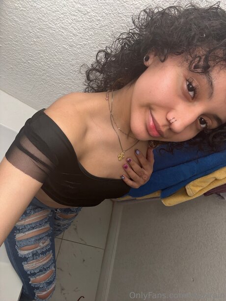 巨乳カップルオンリーファンズ 美しい裸 写真