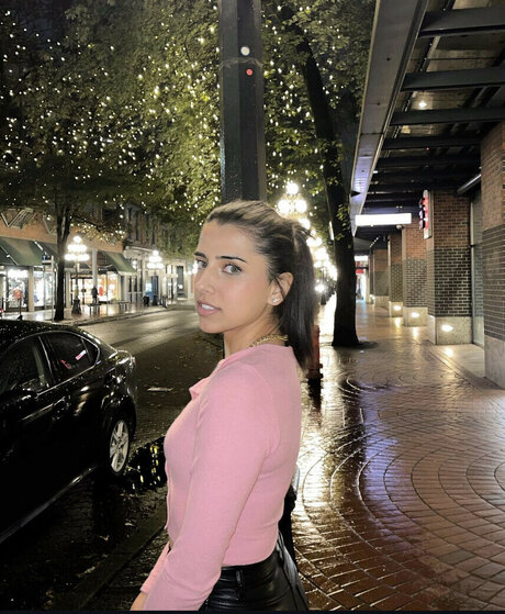 Gal Akbari 完璧なスター 写真