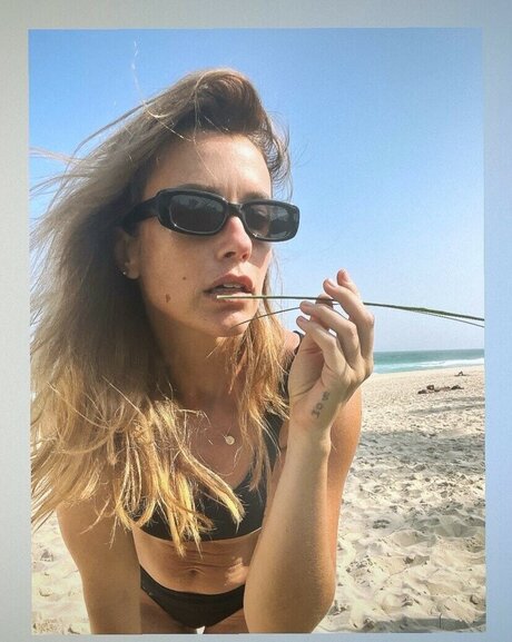 Juliana Didone アートスター 写真