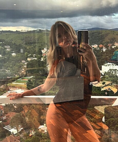 Juliana Didone ポルノモデル 画像