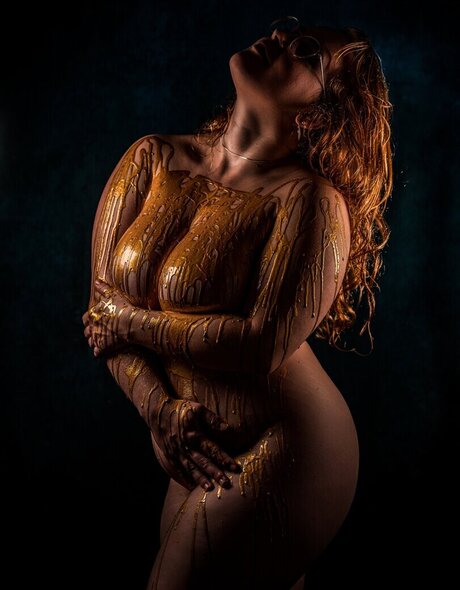 巨乳ランジェリーオンリーファンズ エロチック 画像