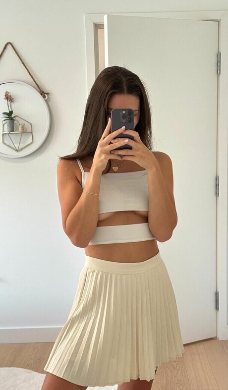 Carla Bezanson アートモデル 写真