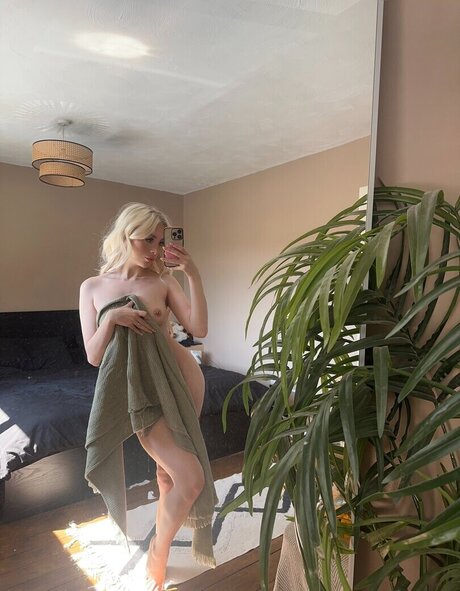 Charlotte 99 xxx女優 写真