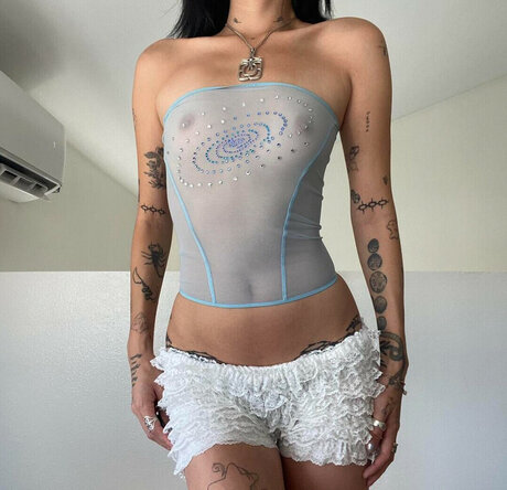 Coco Huang スター 裸 画像