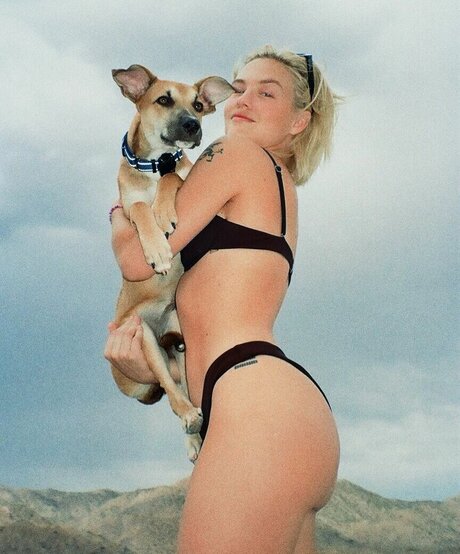 Maddie Hasson ポルノ女優 写真