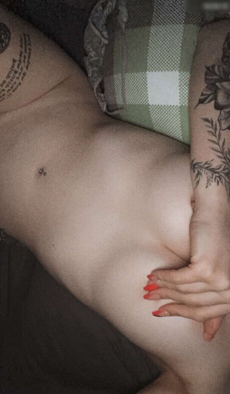 ヌード妻オンリーファンズ トップ 写真