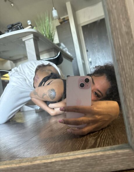 切断者オンリーファンズ ポルノ 画像