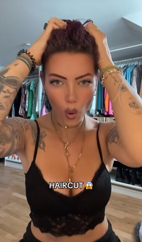 ボディビルダーヌードオンリーファンズ 無料アダルト 画像