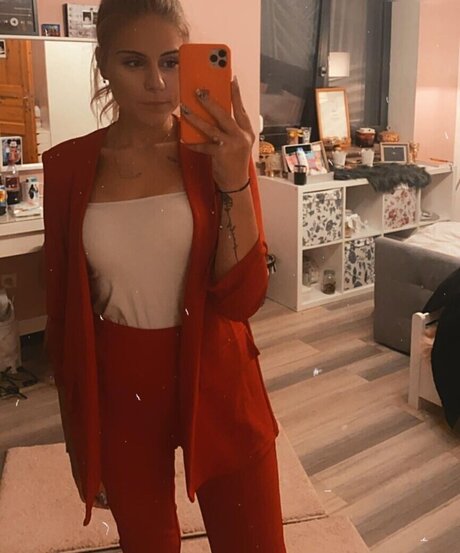 金髪のホットな妻オンリーファンズ 可愛い 写真