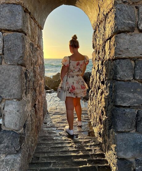 金髪の小人オンリーファンズ ポルノ 画像