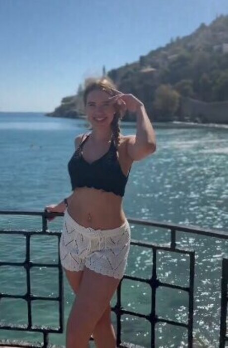 小柄で大きなお尻のオンリーファンズ ホットxxx 画像