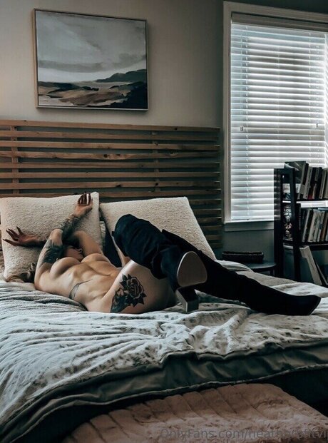 スペードのクイーン オンリーファンズ ヌード ギャラリー