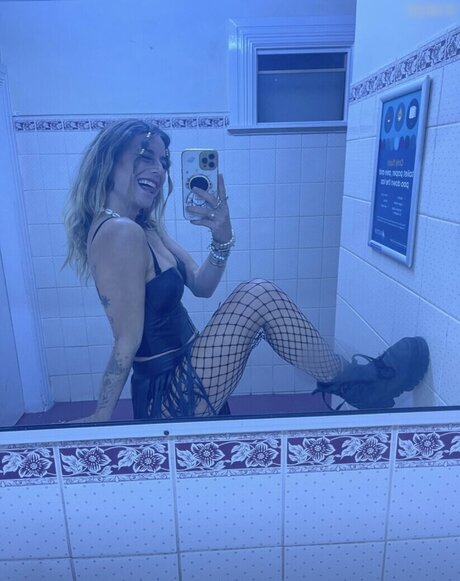 金髪の筋肉オンリーファンズ 無料ヌード ギャラリー