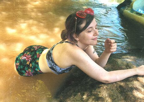 巨乳で痩せているオンリーファンズ 美しい 写真