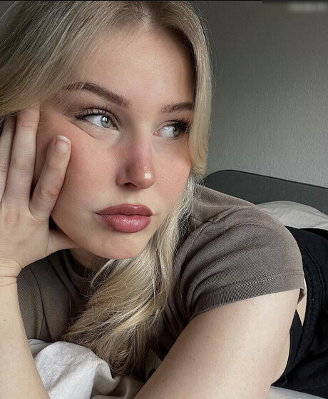 ティックトックスター オンリーファンズ xxx 写真