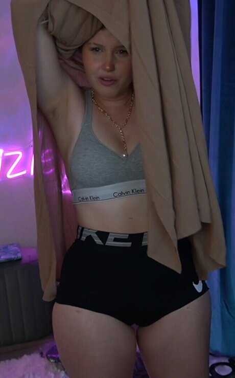 ぽっちゃりカップルオンリーファンズ ポルノ 画像