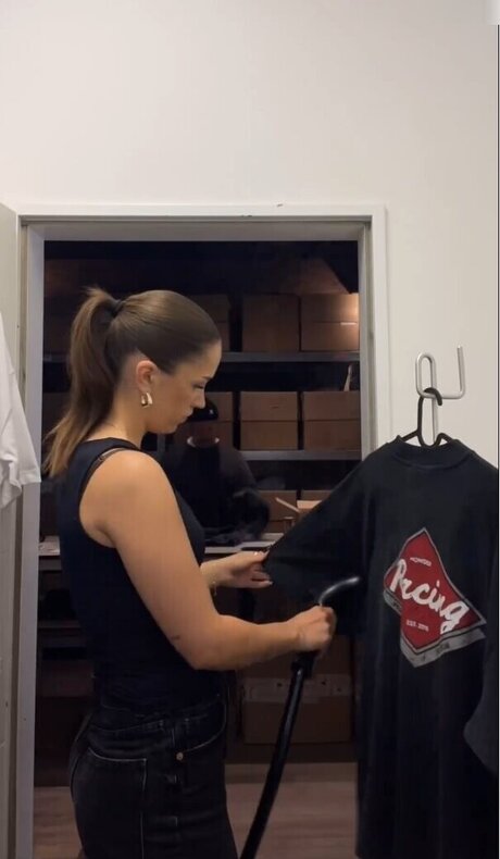 Lisa srmst 裸の女優 写真