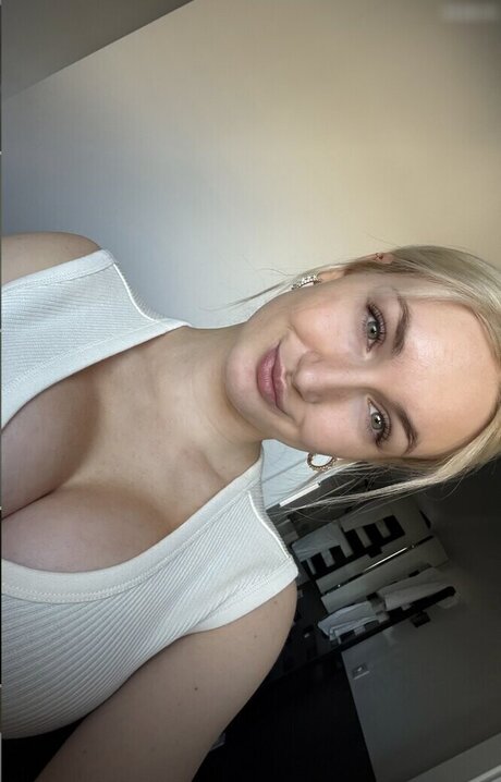 巨乳熟女オンリーファンズ 無料ポルノ ギャラリー