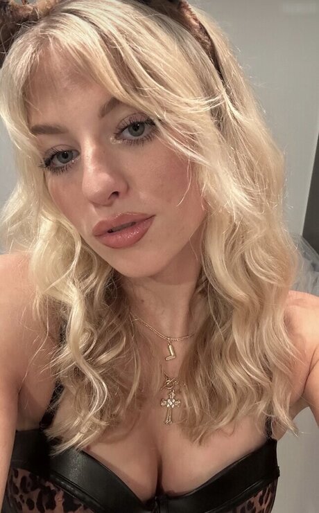 濃厚なヌードオンリーファンズ ヌード 写真