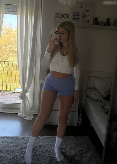 巨乳オナニーオンリーファンズ 無料裸 写真