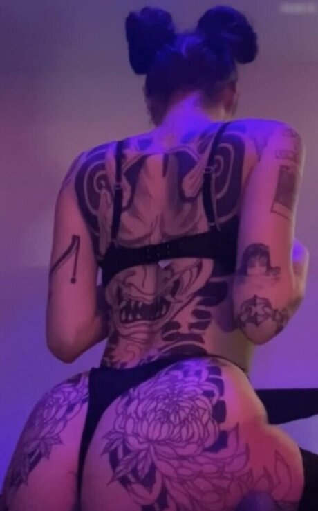 naked hugs aka Sam ポルノスター 可愛い 写真