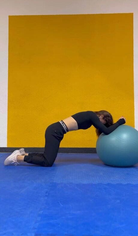 レズビアンマッサージオンリーファンズ トップ 写真