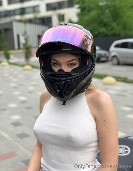 Evaarose 完璧な女優 画像