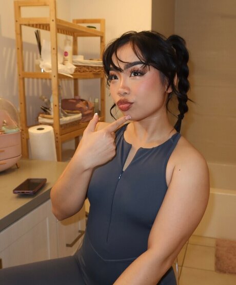 レズビアン乱交オンリーファンズ 美しい裸 写真