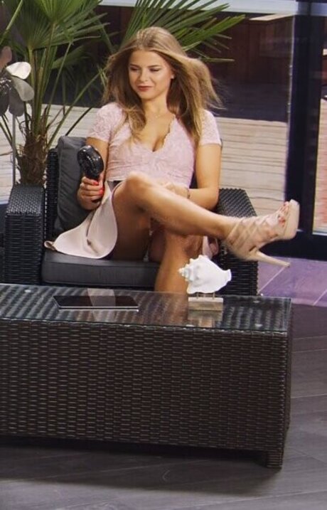 曲線美のxxx オンリーファンズ アートポルノ アーカイブ