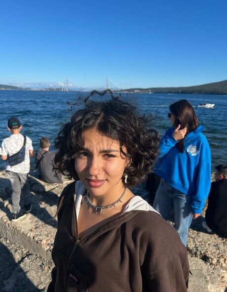 Yashankulova HD女優 写真