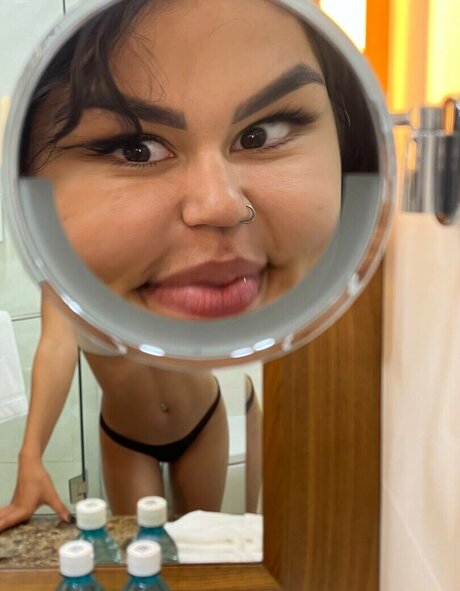 Yashankulova 独占ポルノスター 写真