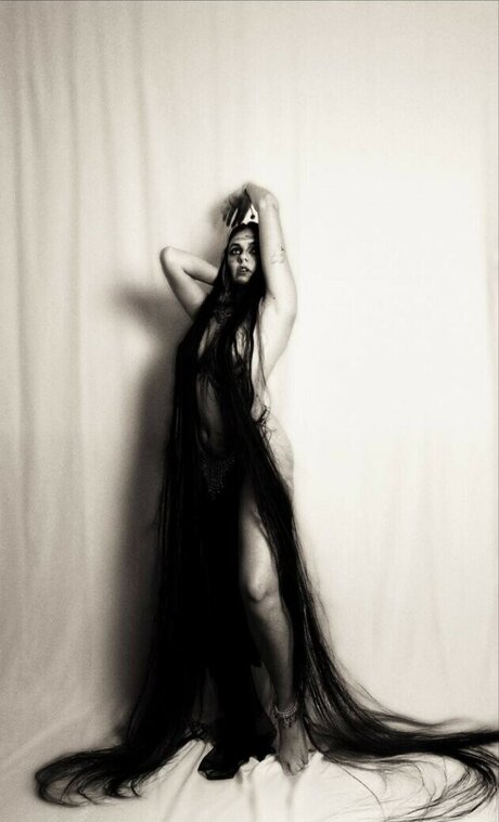 yulkachash ポルノスター アート ギャラリー