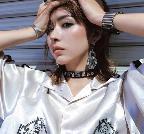 セクシーなブルネットのオンリーファンズ セクシーヌード 写真