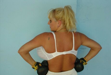 ドイツのアマチュアオンリーファンズ セクシーヌード 写真