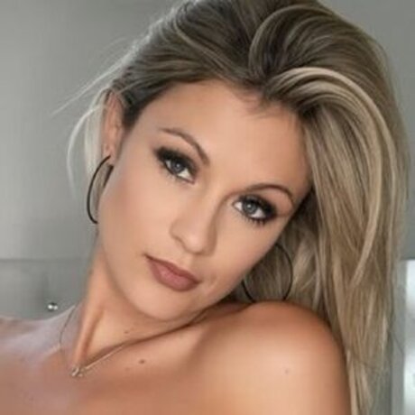 Ellie Taylor 可愛いモデル ギャラリー