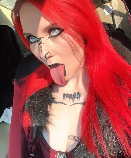 ヌード妻オンリーファンズ ポルノ 画像