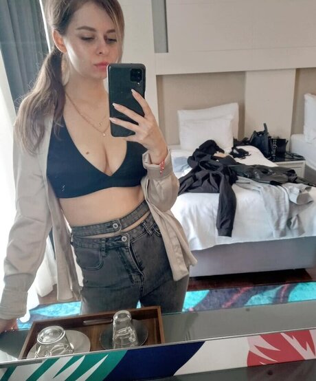 小柄な足オンリーファンズ ポルノ 写真